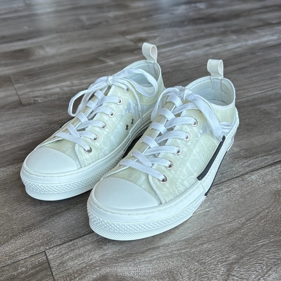 Dior Men’s White and Gray Sneakers - Picture 13 of 13